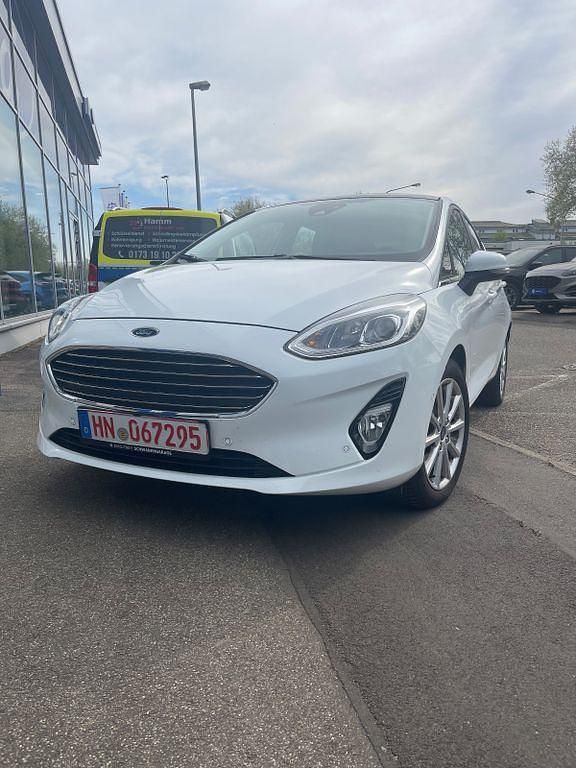 Gebraucht Ford Fiesta Titanium 101 PS (74 kW) 2019 Weiß Kleinwagen