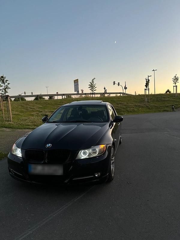 Gebraucht BMW 325 218 PS (160 kW) 2011 Schwarz Limousine
