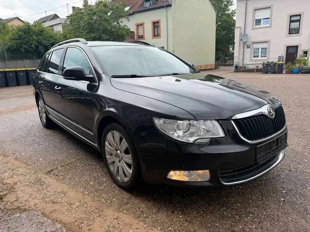 Gebraucht Skoda Superb Elegance 170 PS (125 kW) 2011 Schwarz Kombi