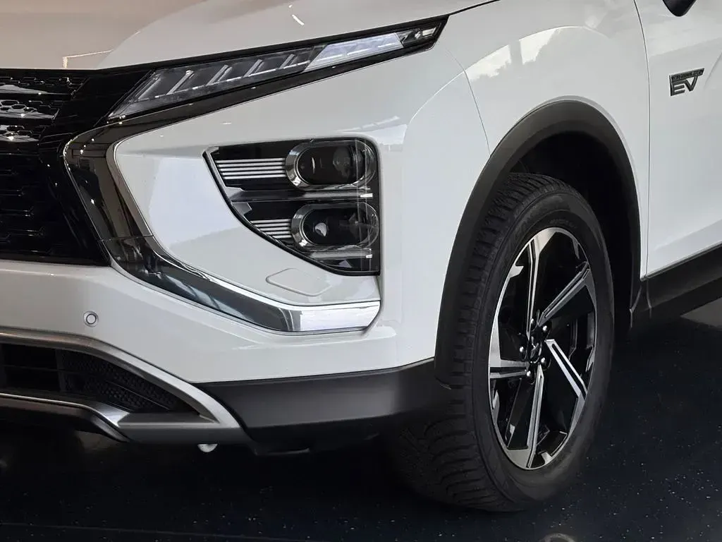 Gebraucht Mitsubishi Eclipse Cross Plus 188 PS (138 kW) 2022 Weiß SUV