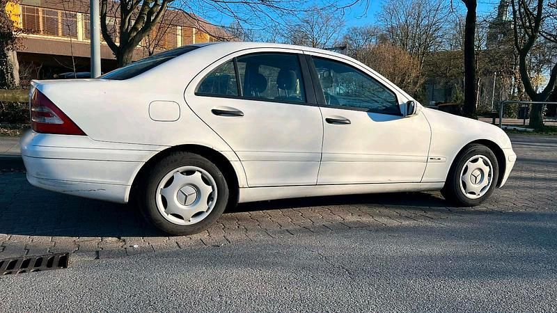Gebraucht Mercedes C200 116 PS (85 kW) 2003 Weiß Kleinwagen
