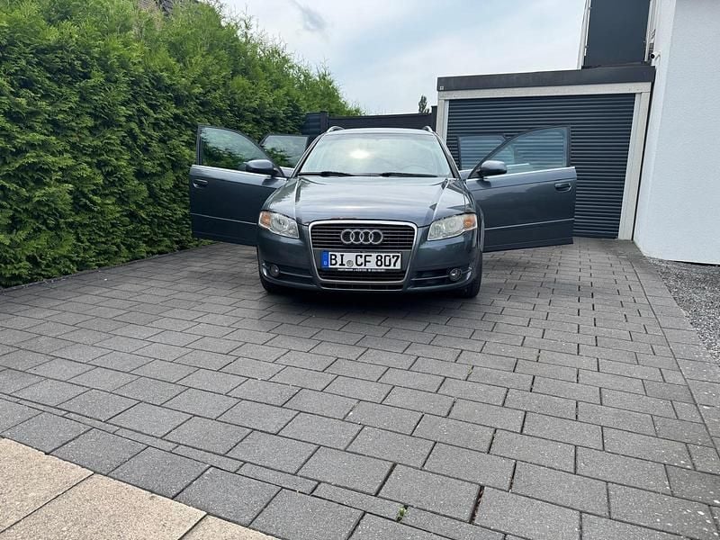 Grau Gebraucht 2009 Audi A4 Kombi | 2.500 € (Superpreis) - Bild 1/4