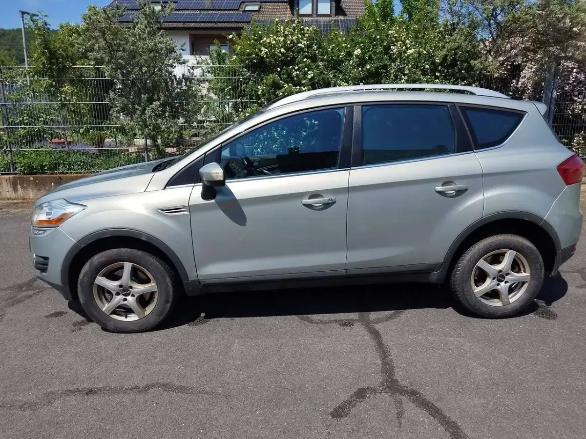 Gebraucht Ford Kuga Trend 136 PS (100 kW) 2009 Silber SUV
