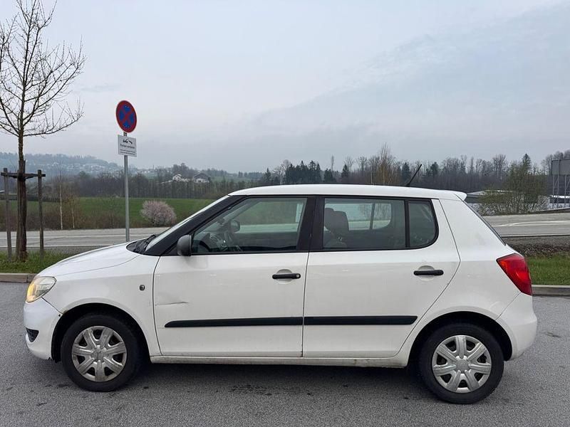 Gebraucht Skoda Fabia 69 PS (50 kW) 2012 Limousine