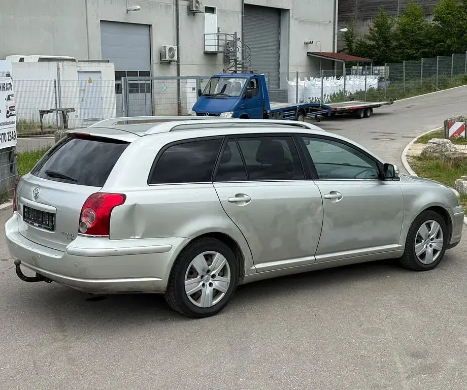 Gebraucht Toyota Avensis 177 PS (130 kW) 2007 Silber Kombi