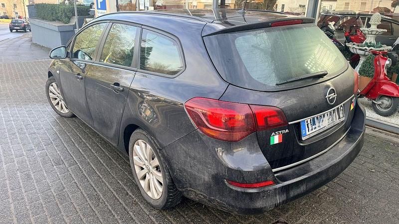Gebraucht Opel Astra Innovation 125 PS (91 kW) 2011 Schwarz Kombi