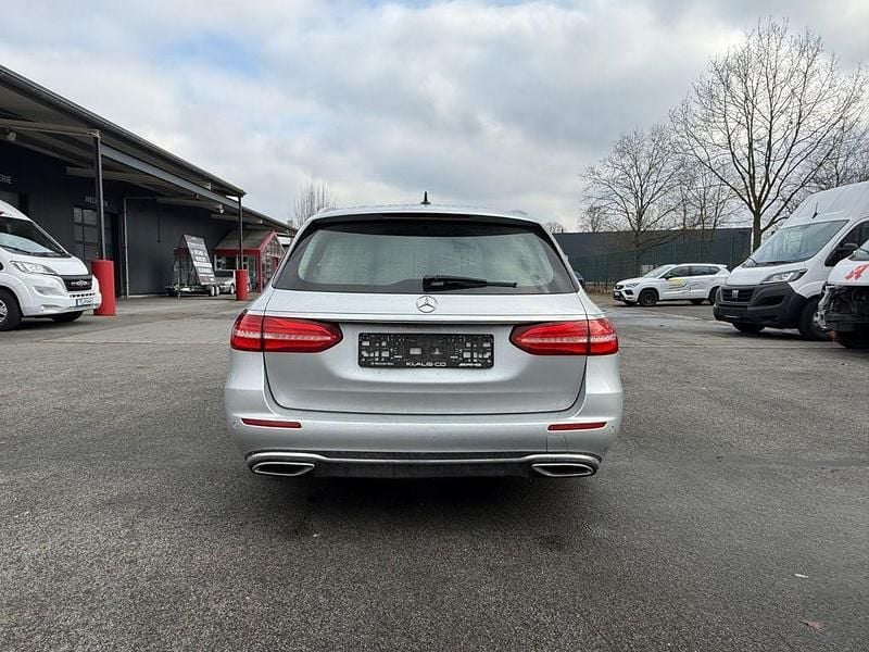 Gebraucht Mercedes E220 194 PS (142 kW) 2018 Silber Kombi