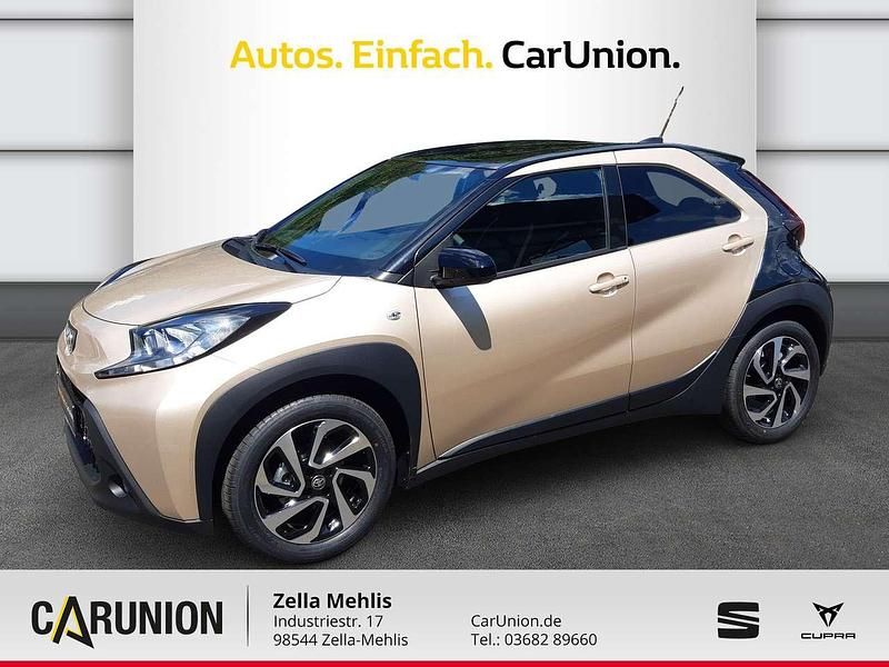 Ginger beige metallic/ night sky black Neu 2025 Toyota Aygo X SUV | 16.990 € (Fairer Preis) - Bild 1/4