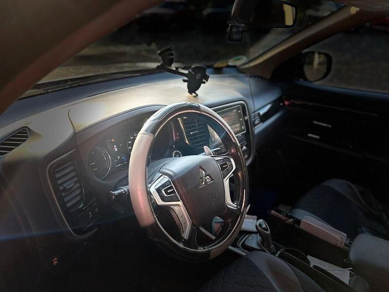 Gebraucht Mitsubishi Outlander P-HEV Top 224 PS (164 kW) 2018 Grau SUV