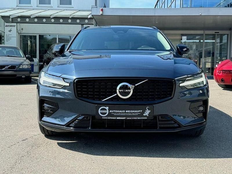 Gebraucht Volvo V60 Plus 197 PS (144 kW) 2023 Blau Kombi