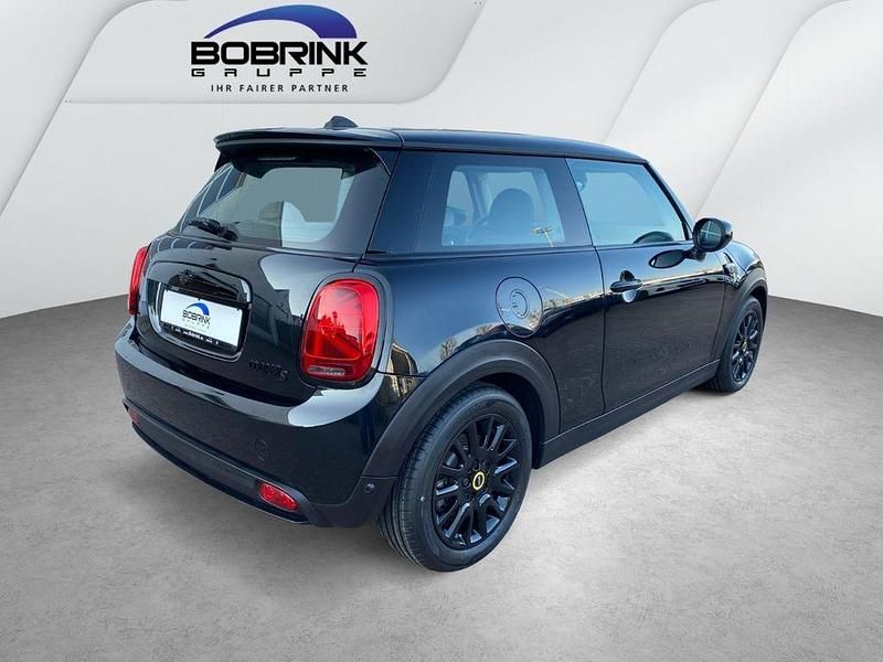 Gebraucht Mini Cooper SE Classic 135 kW (184 PS) 2023 Schwarz Kleinwagen