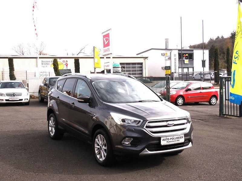 Gebraucht Ford Kuga Titanium 150 PS (110 kW) 2018 Grau SUV