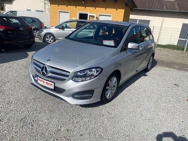 Gebraucht Mercedes B180 122 PS (89 kW) 2017 Polarsilber  metalliclack Van / Kleinbus