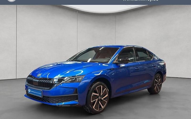 Blau Gebraucht 2025 Skoda Octavia SportLine Limousine | 39.490 € - Bild 1/4