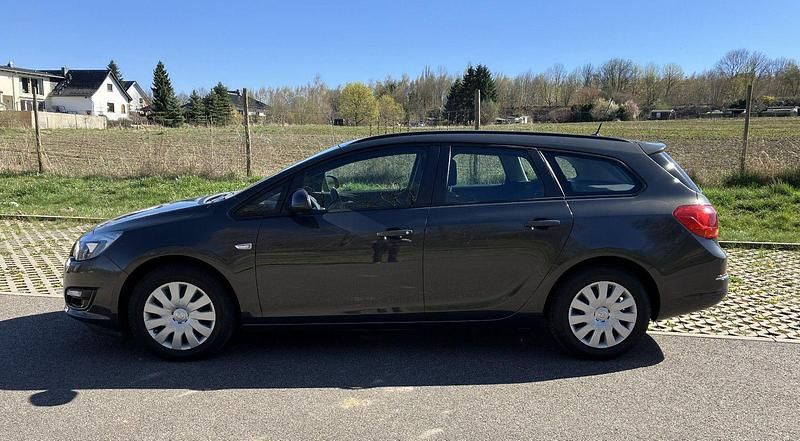 Gebraucht Opel Astra Selection 116 PS (85 kW) 2015 Grau Kombi