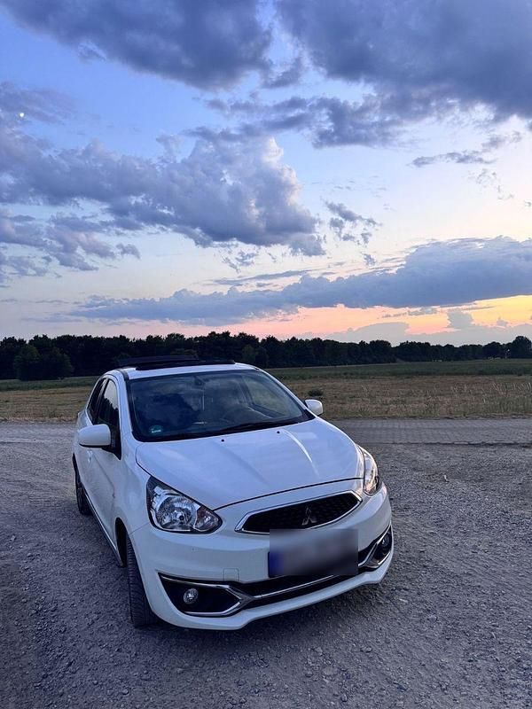 Weiß Gebraucht 2018 Mitsubishi Space Star Edition+ Kleinwagen | 7.000 € (Guter Preis) - Bild 1/4
