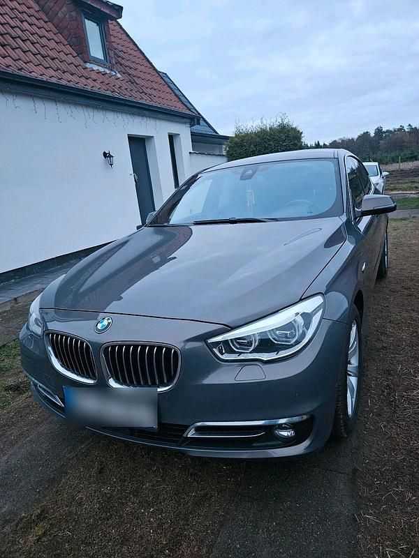 Grau Gebraucht 2016 BMW 530 Gran Turismo Limousine | 20.599 € (Guter Preis) - Bild 1/4
