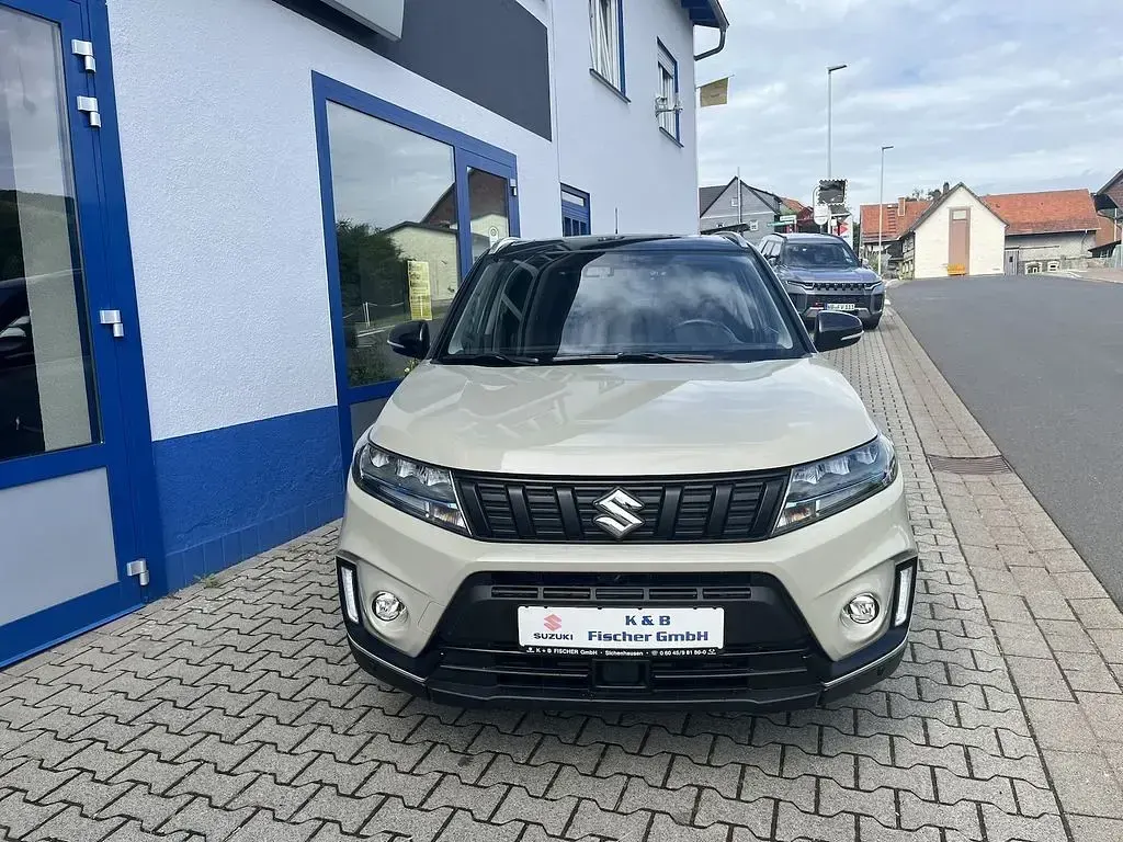 Gebraucht Suzuki Vitara Comfort+ 116 PS (85 kW) 2023 Beige SUV