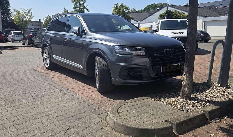 Grau Gebraucht 2017 Audi Q7 Ambiente SUV | 32.600 € - Bild 1/4