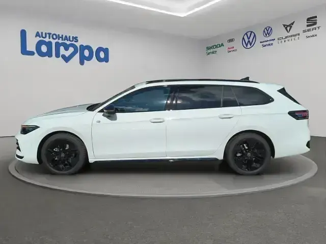 Gebraucht VW Passat R-line 150 PS (110 kW) 2024 Weiss Kombi
