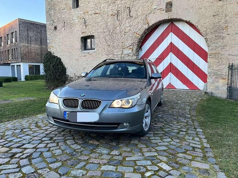 Gebraucht BMW 525 M Sport 197 PS (144 kW) 2009 Grau Kombi