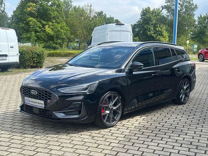 Schwarz Gebraucht 2024 Ford Focus ST Limousine | 32.850 € (Superpreis) - Bild 1/4