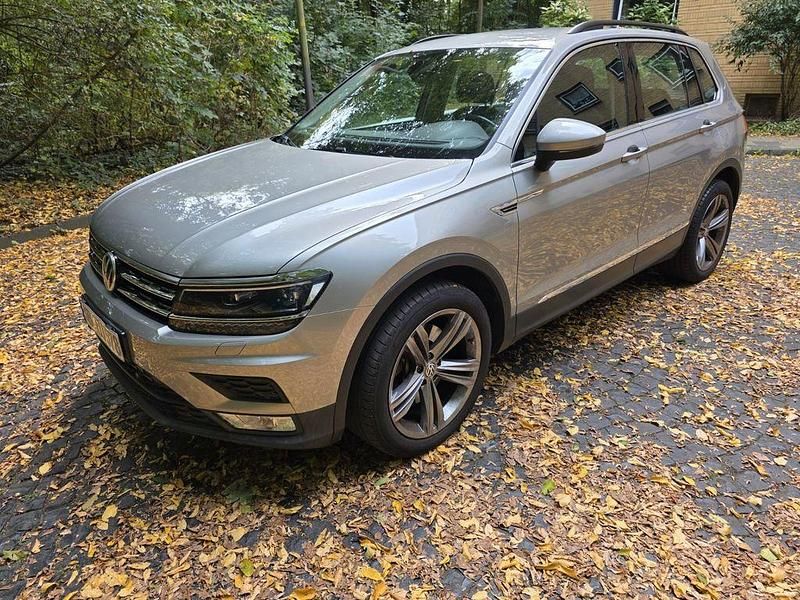 Grau Gebraucht 2016 VW Tiguan Highline SUV | 18.500 € (Superpreis) - Bild 1/4
