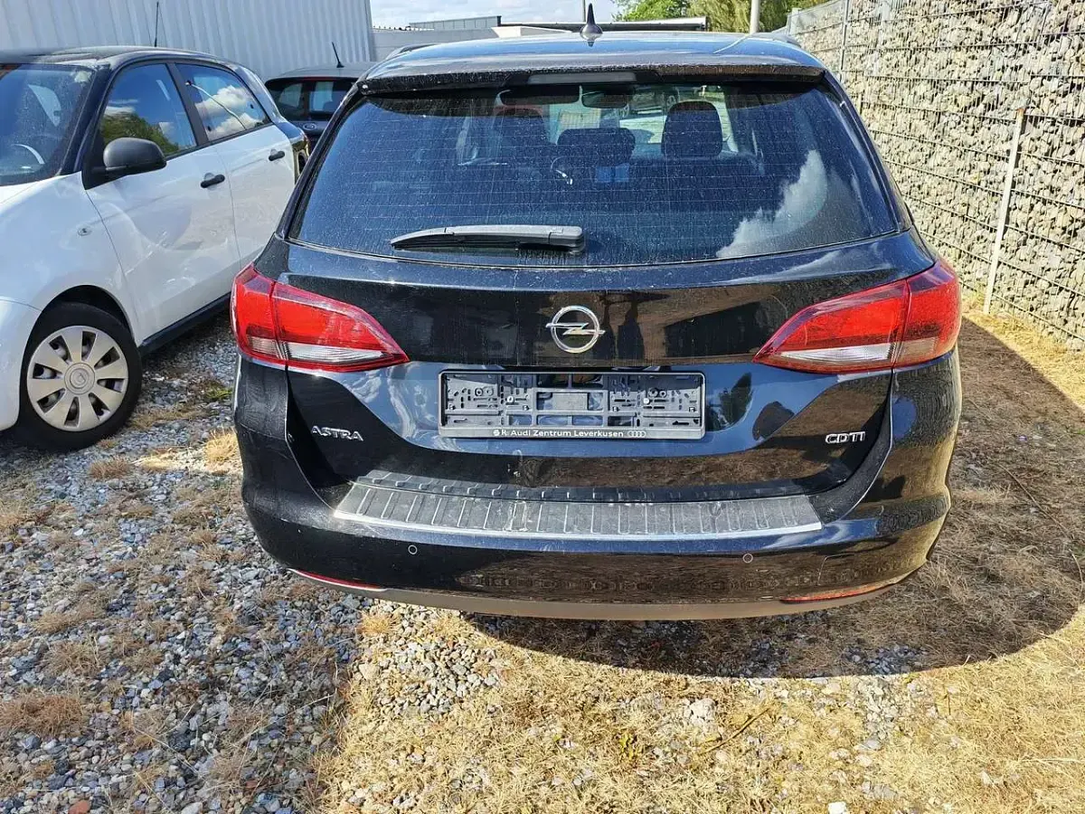 Gebraucht Opel Astra Business 136 PS (100 kW) 2017 Onyx schwarz Kombi