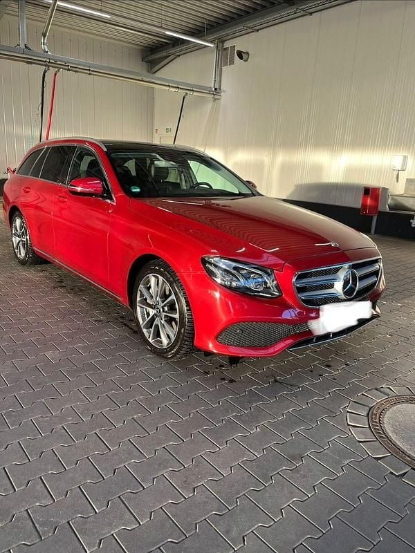 Rot Gebraucht 2017 Mercedes E400 Avantgarde Kombi | 23.500 € (Fairer Preis) - Bild 1/4