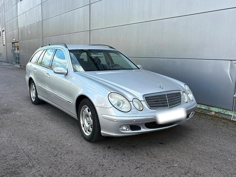 Gebraucht Mercedes E240 Elegance 177 PS (130 kW) 2003 Silber Kombi