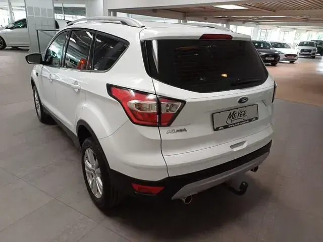 Gebraucht Ford Kuga Trend 120 PS (88 kW) 2019 Weiß SUV