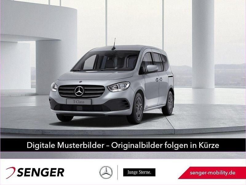 Silber Gebraucht 2024 Mercedes 180 Style Limousine | 27.950 € (Guter Preis) - Bild 1/3