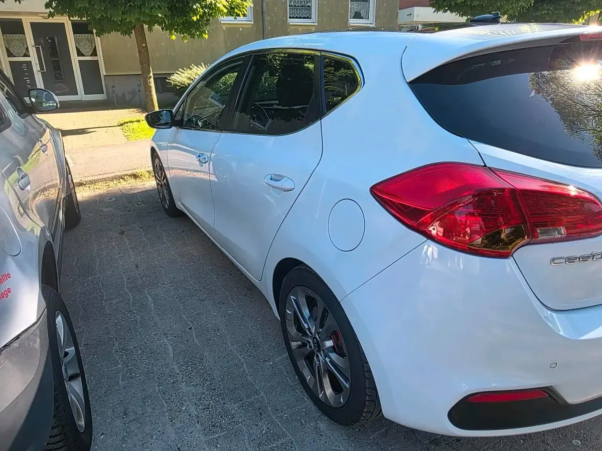 Gebraucht Kia Ceed 128 PS (94 kW) 2013 Weiß Kleinwagen