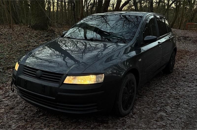 Grau Gebraucht 2002 Fiat Stilo Kleinwagen | 3.200 € - Bild 1/4