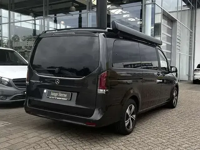 Gebraucht Mercedes V220 Premium 163 PS (119 kW) 2025 Grau Van / Kleinbus