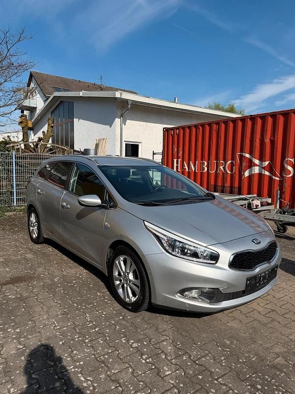 Gebraucht Kia Ceed 135 PS (99 kW) 2015 Silber Kleinwagen