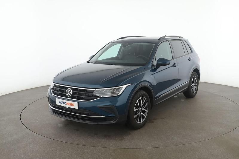 Blau Gebraucht 2021 VW Tiguan Life SUV | 25.030 € (Guter Preis) - Bild 1/3
