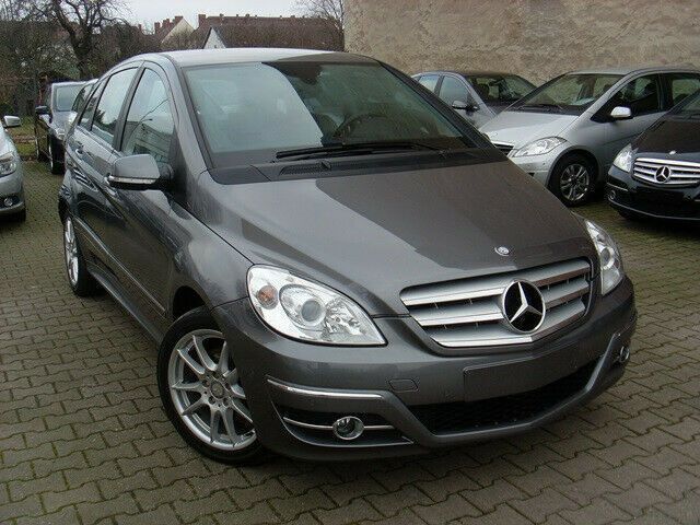 Grau metallic Gebraucht 2010 Mercedes B200 Sport Van / Kleinbus | 10.990 € (Teuer) - Bild 1/4