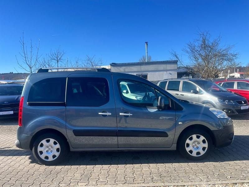 Gebraucht Peugeot Partner Tepee Family 109 PS (80 kW) 2009 Blau Van / Kleinbus