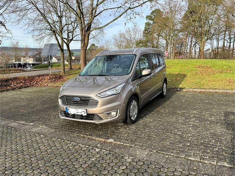 Beige Gebraucht 2019 Ford Tourneo Connect Titanium Van / Kleinbus | 21.900 € (Teuer) - Bild 1/4