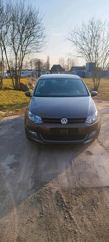 Braun Gebraucht 2013 VW Polo Limousine | 6.100 € (Fairer Preis) - Bild 1/4