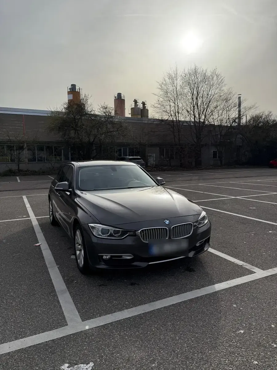 Usata BMW 318 143 CV (105 kW) 2012 Marrone Berlina