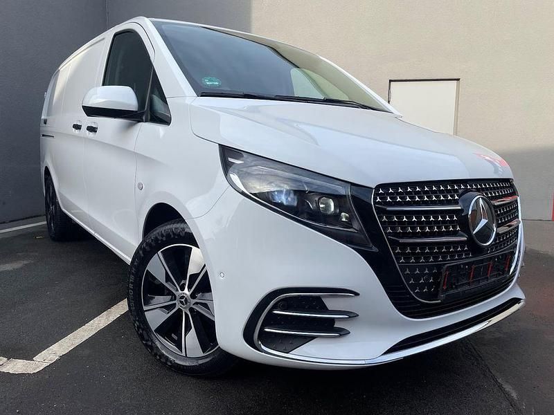 Weiß Gebraucht 2017 Mercedes Vito Van | 19.888 € (Guter Preis) - Bild 1/4