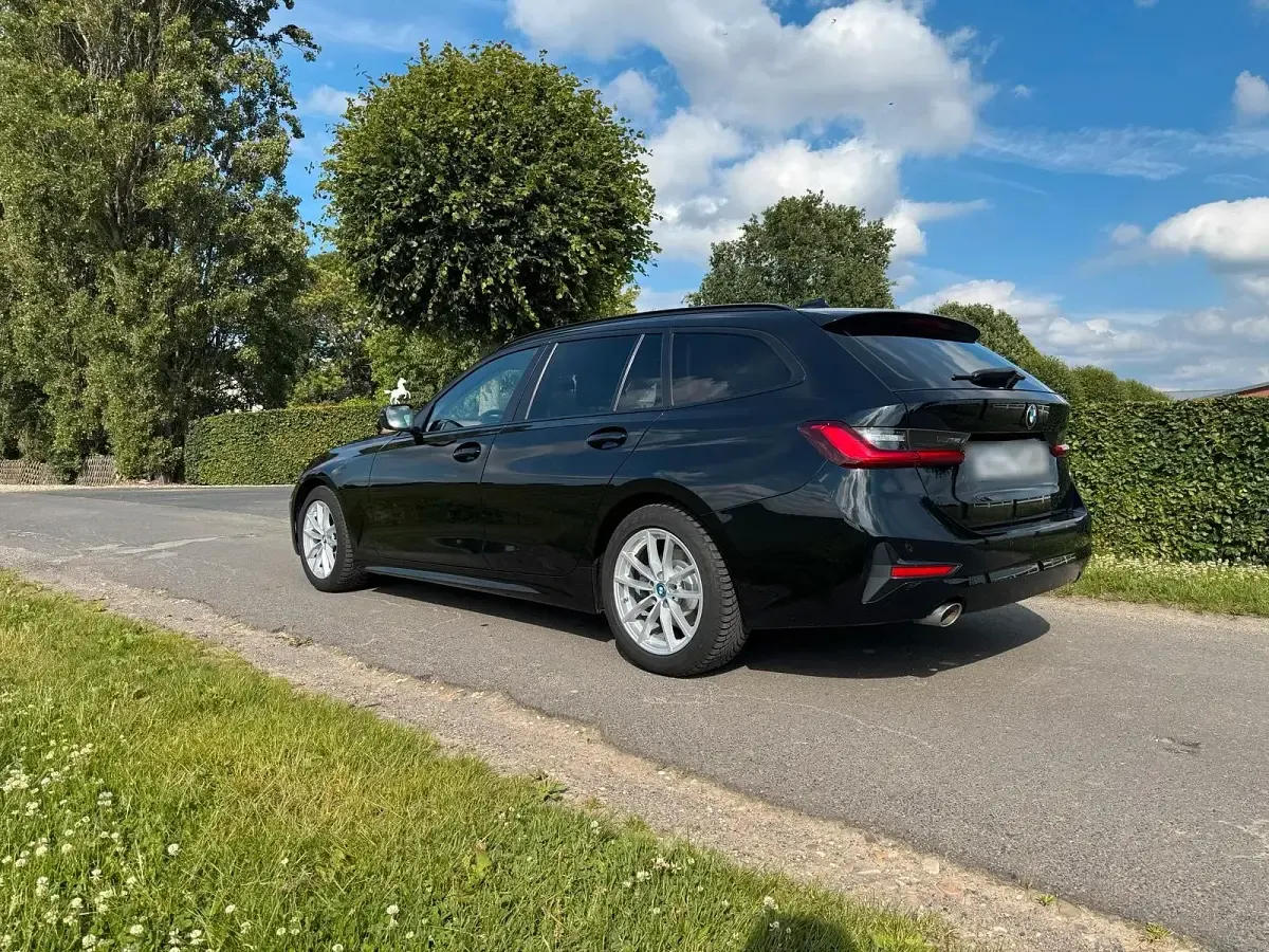 Gebraucht BMW 318 150 PS (110 kW) 2019 Schwarz Kombi