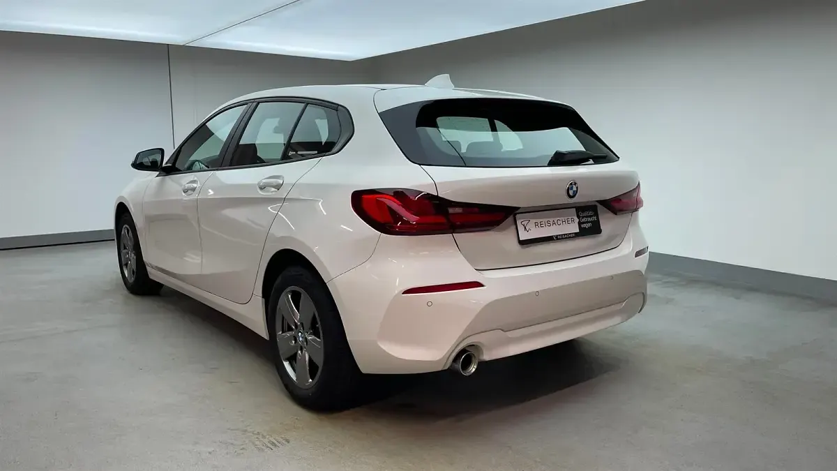 Gebraucht BMW 118 Advantage 136 PS (100 kW) 2023 Alpinweiß uni Kleinwagen