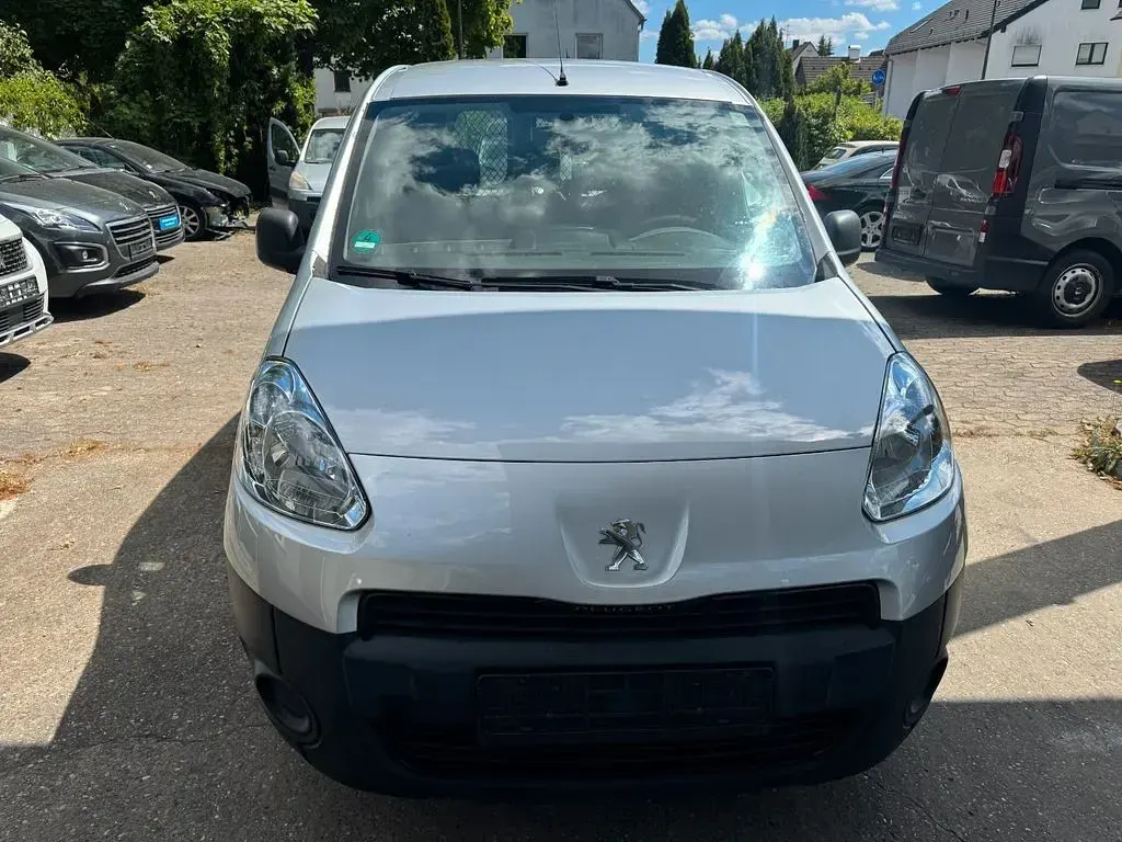 Gebraucht Peugeot Partner 90 PS (66 kW) 2015 Silber Van / Kleinbus