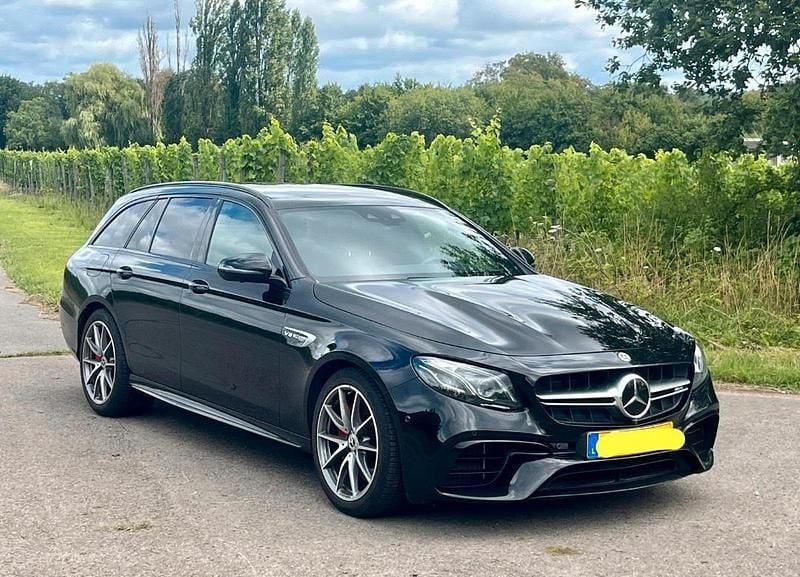Schwarz Gebraucht 2019 Mercedes E63S AMG AMG Kombi | 64.900 € (Guter Preis) - Bild 1/4