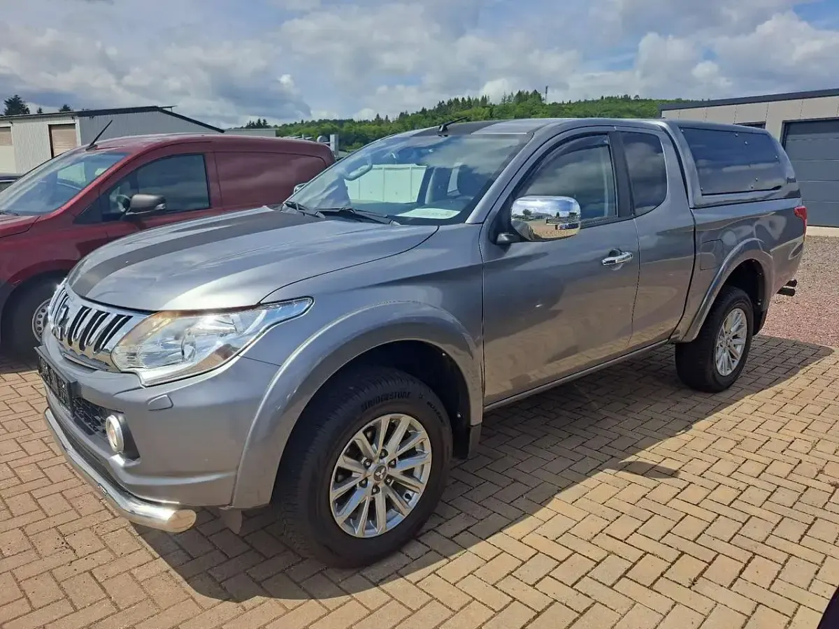 Używany Mitsubishi L200 Plus 181 KM (133 kW) 2016 Szary Pickup