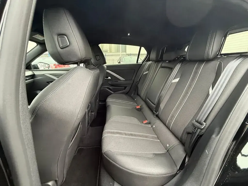 Gebraucht Opel Astra 131 PS (96 kW) 2024 Schwarz Kleinwagen