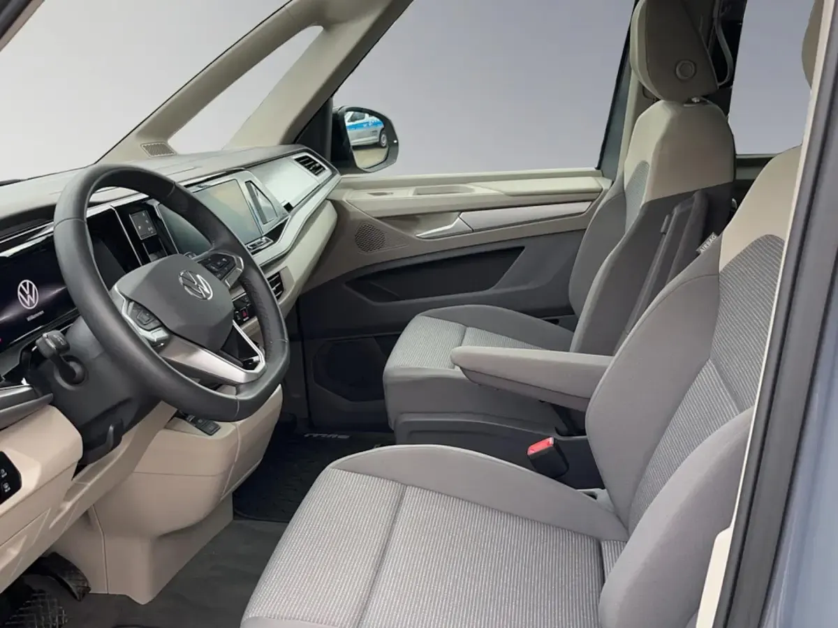Gebraucht VW Multivan Basis 150 PS (110 kW) 2022 Pure grey Van / Kleinbus